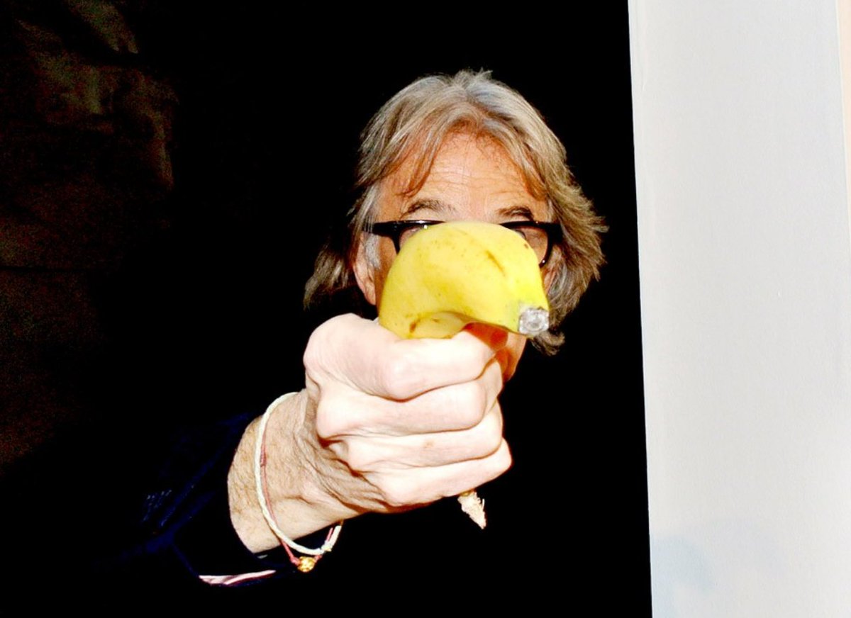 dervnewbold's tweet photo. @LondonCPB Launches #DoDontSay projects. Starting with 'YELLOW' a collaboration by @scribblebag & @PaulSmithDesign https://t.co/pPdH44kUTN https://t.co/iT03wREcr1