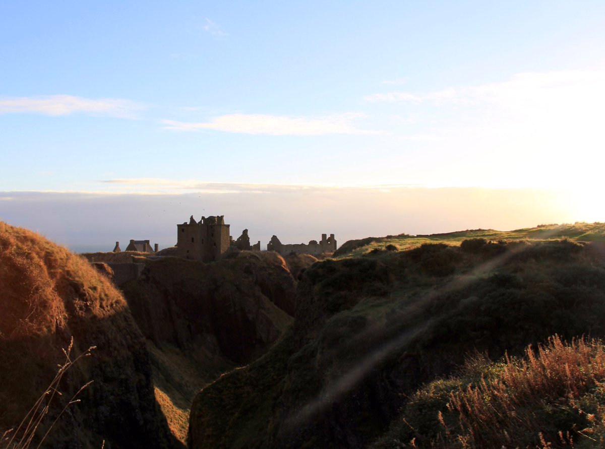 a1imacrae's tweet photo. Oliver MacRae - sunrise at Dunnottar Castle #capturethecastle #DycePrimary https://t.co/iYpDNRJcNM