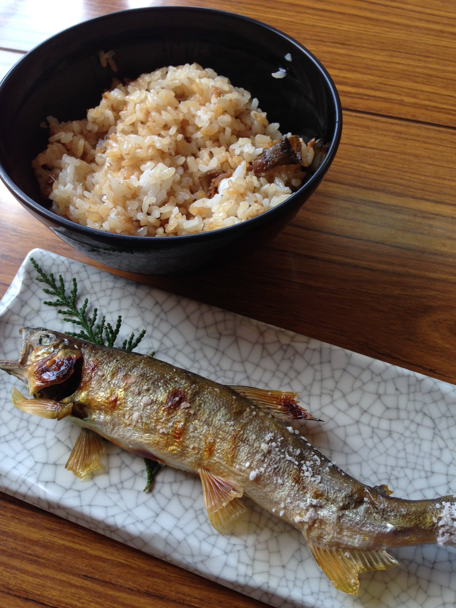 お食事男子 川口やな 鮎塩焼き 鮎さしみ 鮎飯 今シーズンも10月で終わりだそうです これは養殖だけどそれでも美味しいです 川をせき止めて鮎のつかみどりもできます 鮎 豊田市 お食事男子 川口やな 鮎塩焼き 鮎さしみ 鮎飯 今シーズンも10月で終わりだそうです これは養殖だけどそれでも美味しいです 川をせき止めて鮎のつかみどりもできます 鮎 豊田市