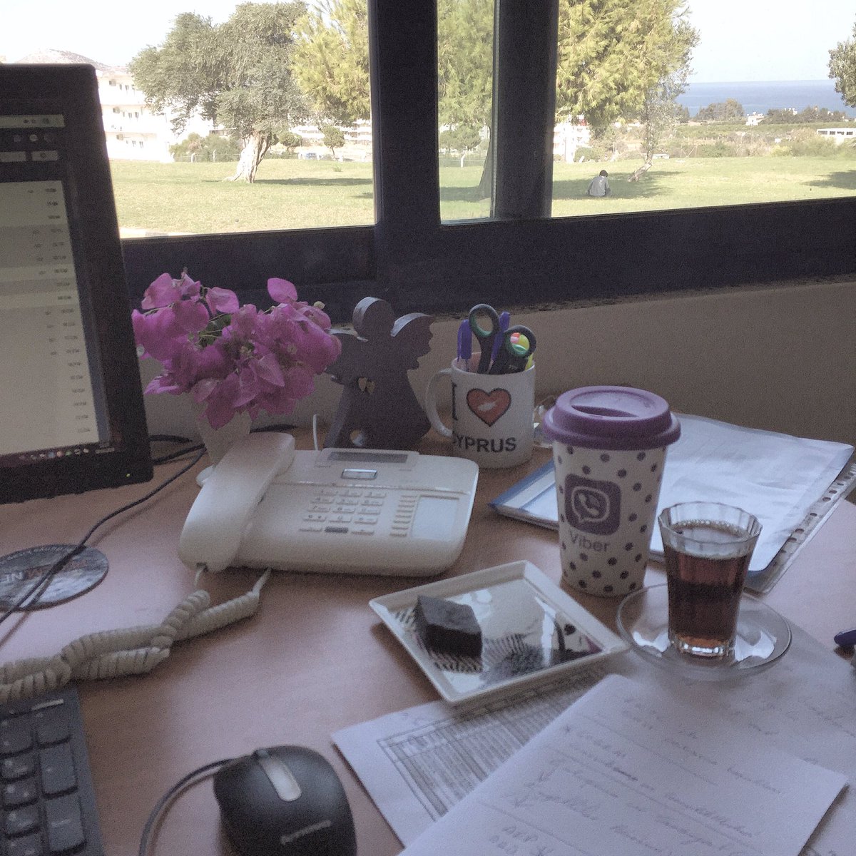 s_hablemitoglu's tweet photo. Çalışırık biz 😜 ofiscikde 🙋 Denize nazır ofis 😜😜😜 #cyprus #kktc #laü #lau #socialwork #socialworkprogram #workworkwork https://t.co/Aqkxf3rV9K