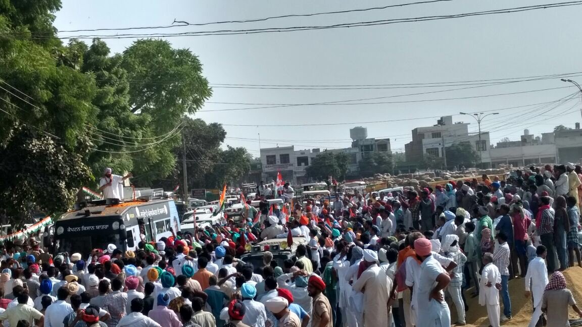 capt_amarinder's tweet photo. At Muktsar Dana Mandi,where not just procurement continues to be an issue,but the violence suffered in the recent time is just as concerning https://t.co/t0ejaIVf6G