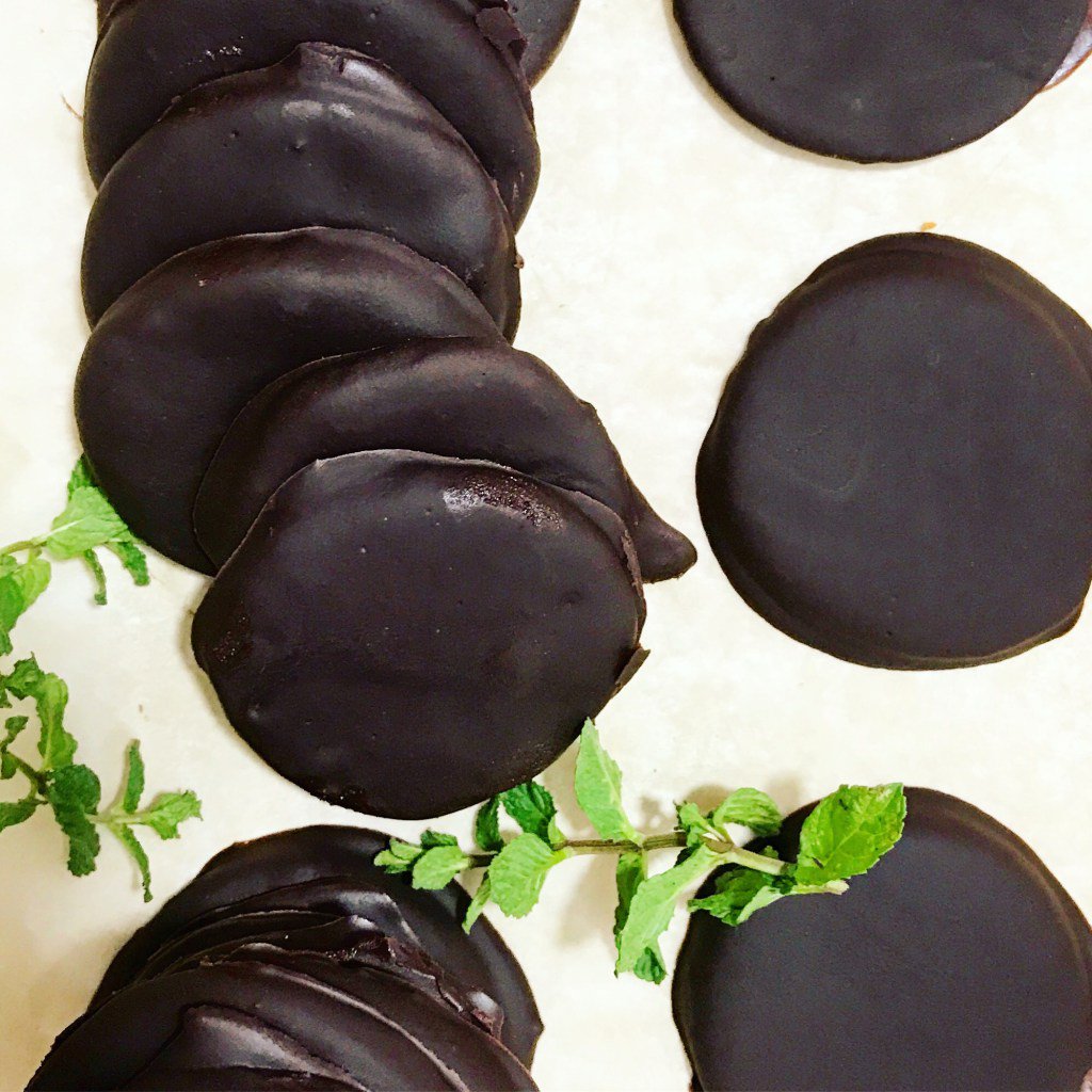 Thin Mints (Vegan, GF Girlscout Cookies!) morganickitchen.com/2016/10/19/thi…