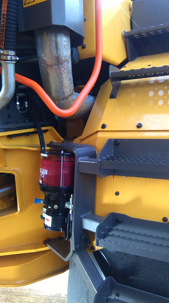 InterlubeUK's tweet photo. It looks quite good don't you think so? @VolvoCEGB #Lubrication #Automatic #AllOverUK #Installation #Engineering https://t.co/l8z0YcLQyR https://t.co/GXX41P9XIf