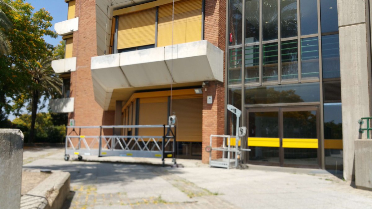 CataloniaUnic's tweet photo. Andamios UNIC ofrece un servicio integral en Andamios colgantes desde asesoría técnico-comercial hasta el diseño y con montadores propios. https://t.co/JHEc38JC0Y