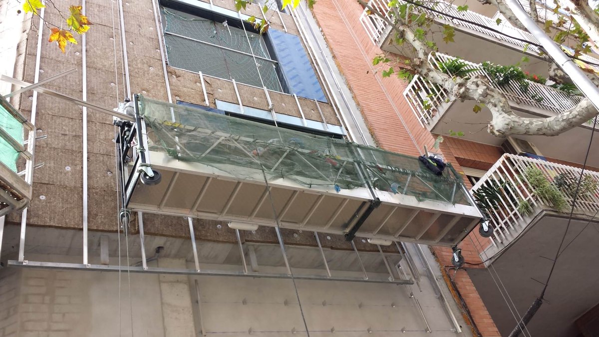 CataloniaUnic's tweet photo. Andamios UNIC ofrece un servicio integral en Andamios colgantes desde asesoría técnico-comercial hasta el diseño y con montadores propios. https://t.co/JHEc38JC0Y