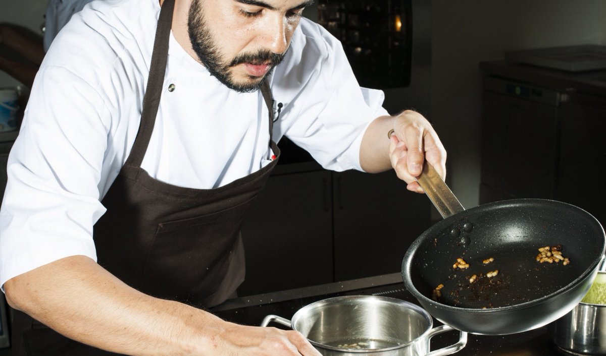 WIRED's tweet image. So apparently ants can actually be made to taste &quot;salty and robust.&quot; Do with that what you will. bit.ly/2dnb6Ph