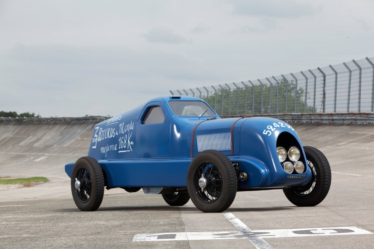 RenaultSeries's tweet photo. 107 MPH in 24 hours at Montlhery. Relieve this record onboard the Renault 40CV #115YearsOfPassion #RenaultSport https://t.co/DdutSdcIRU