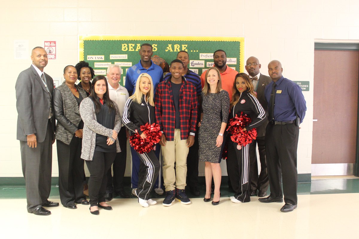 GriffinHS's tweet photo. Senquavious Driver is recognized by the Atlanta Hawks and Dollar General for his great character.  #CharacterCounts #WeAreGriffin https://t.co/MQd3FLIuFl