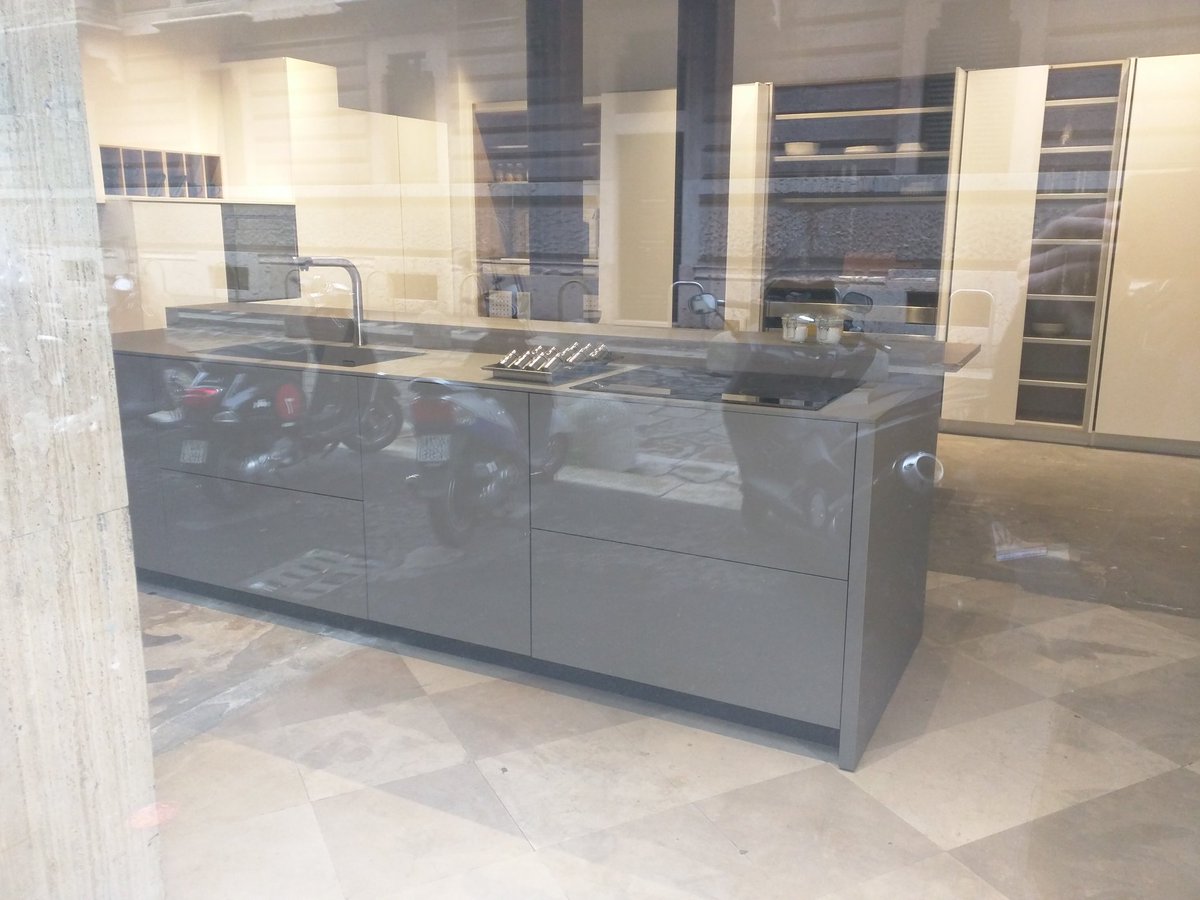 Noninfluente's tweet photo. #cucine #DelTongo #Milano https://t.co/Z0EZvr4izQ