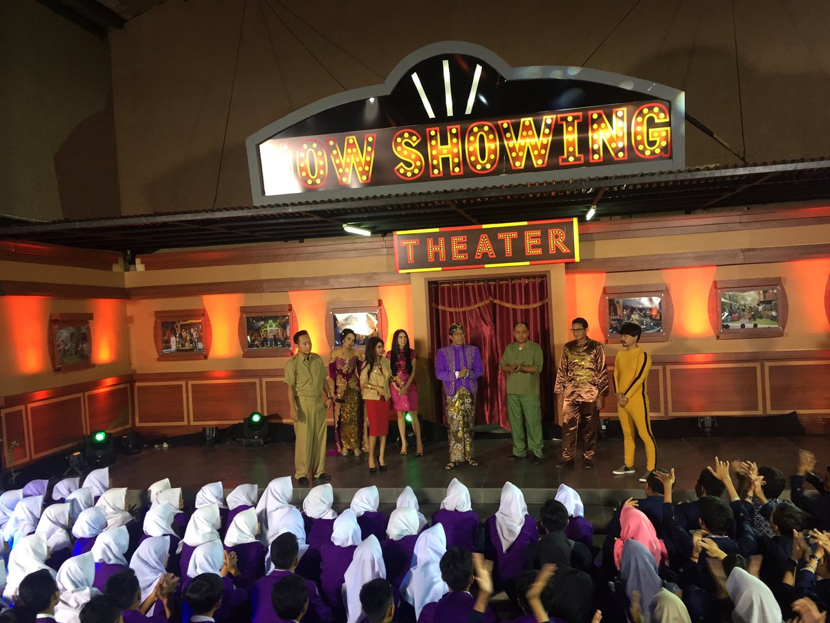 OVJ_kitelagi's tweet photo. Makasih ye pemirse udeh nonton kite malem ini, besok msh LIVE! Pastiin kalian liat aksi dalang &amp; wayang yeee... YAAAAEEE https://t.co/W5ZUHNlaFk