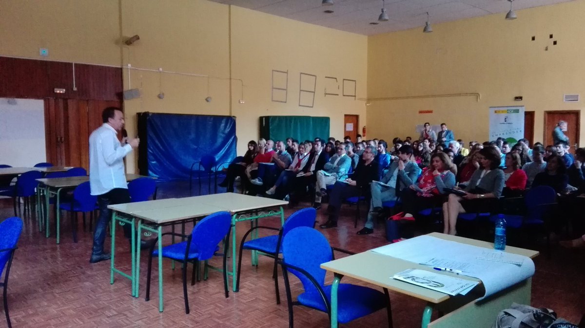 vtaperez's tweet photo. Seamos creativos¡¡ Workshop #desingdoing @eoi @coworking #Cuenca @gobjccm @ceoecuenca con @picoj @jimmypons #IESPM https://t.co/J3pz4OJq9a