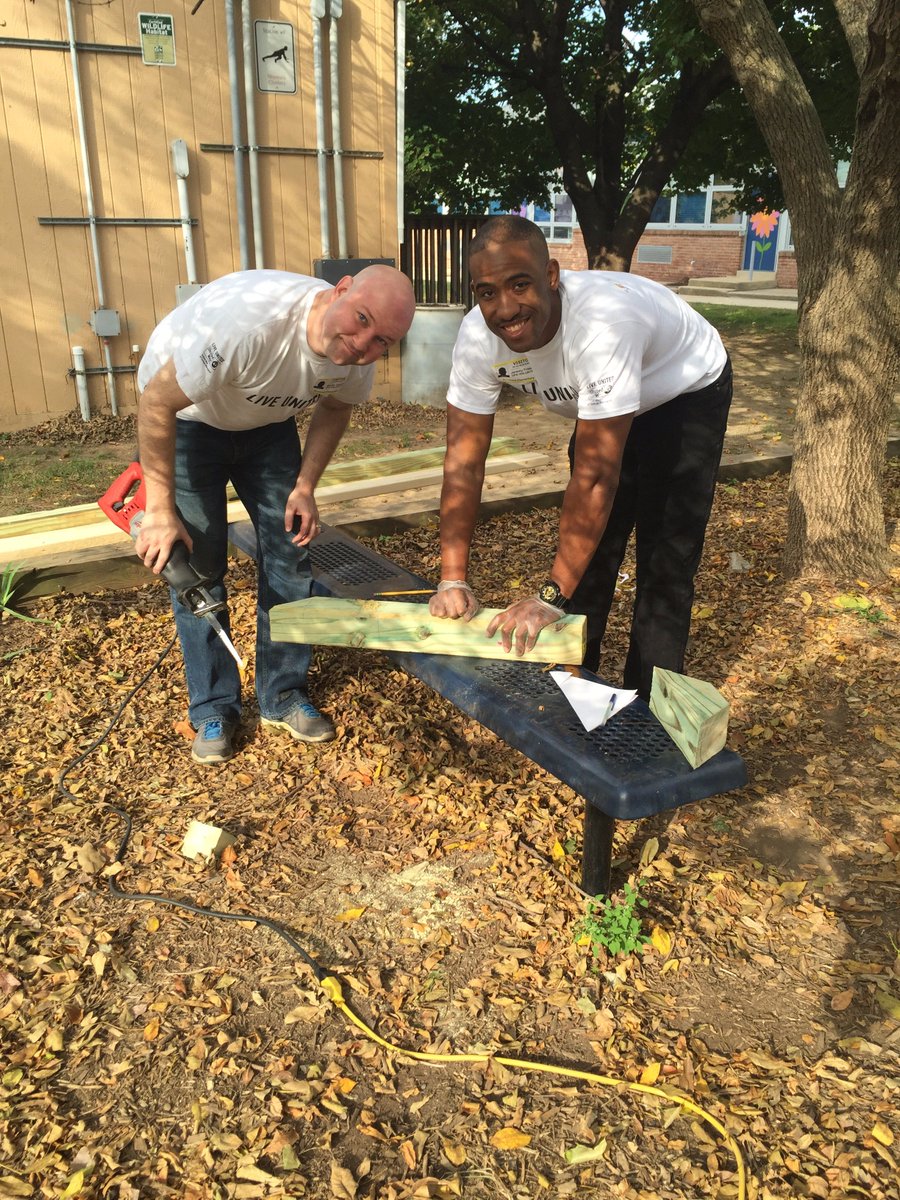 UnitedWayCM's tweet photo. Day of Action is here! Over 450 volunteers at 43 sites across Maryland giving back to their communities! #LIVEUNITED #Uplus1 #DayOfAction https://t.co/Tl7oU5JGt0