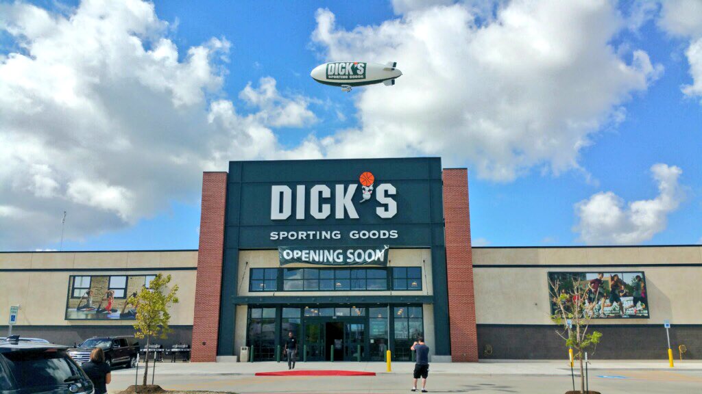 VanWagnerAerial's tweet photo. What an amazing activation taking place in #Houston as @DICKS prepares to dominate the city #HelloHouston #AerialAds #SportsMatter #blimps https://t.co/iSVIebx0Sn