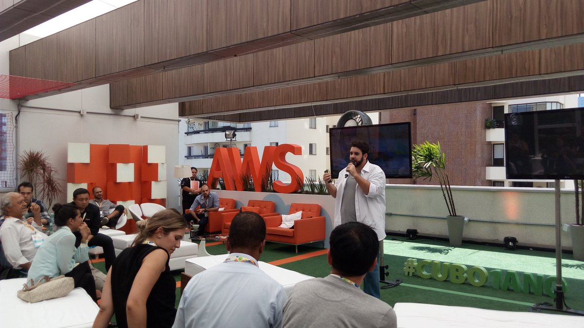 cubo_network's tweet photo. Trend Talks teve também Herman Bessler, fundador da Templo, Malha e Journey #CUBO1ANO #Whoiswho https://t.co/ltlYiXzfgS