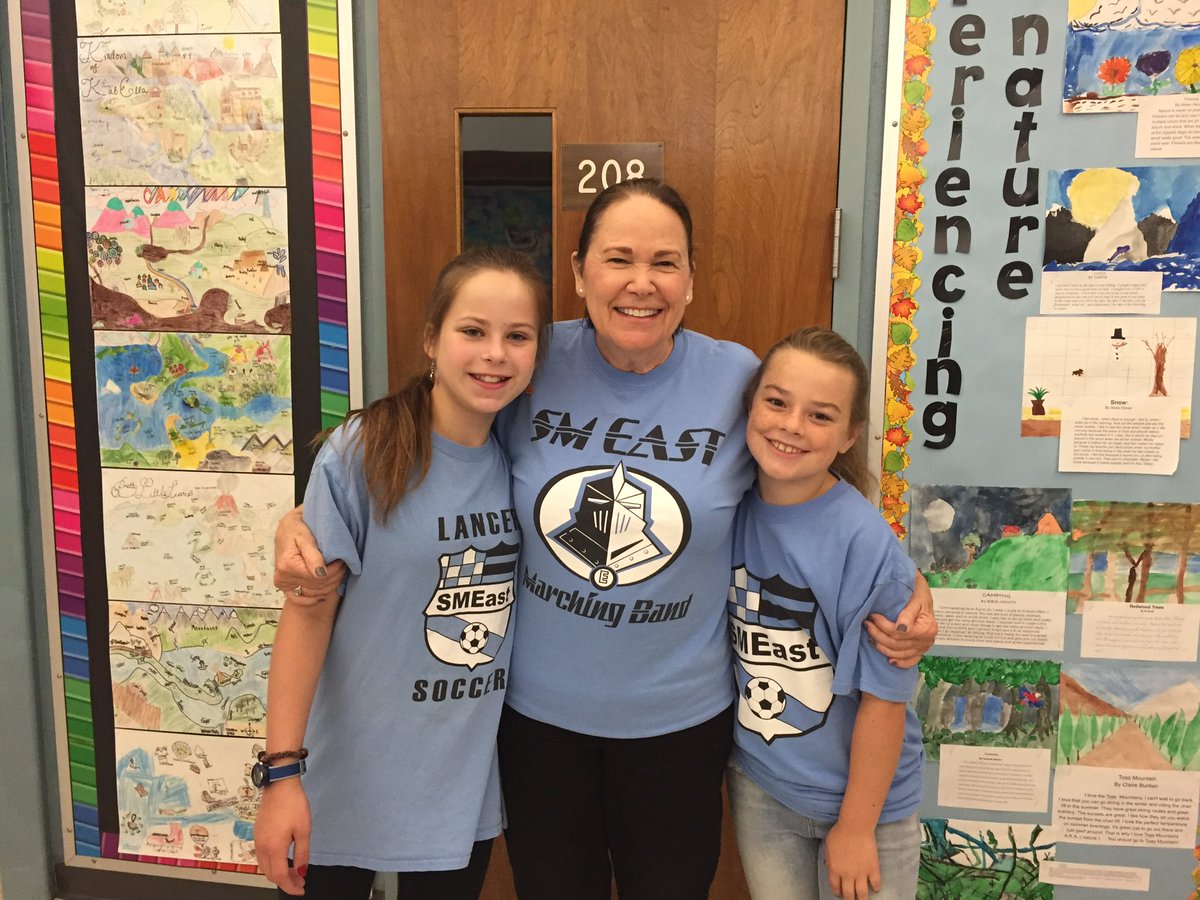 Twinning Day with former students at the View. #spirit week#team 512@wwvpythons