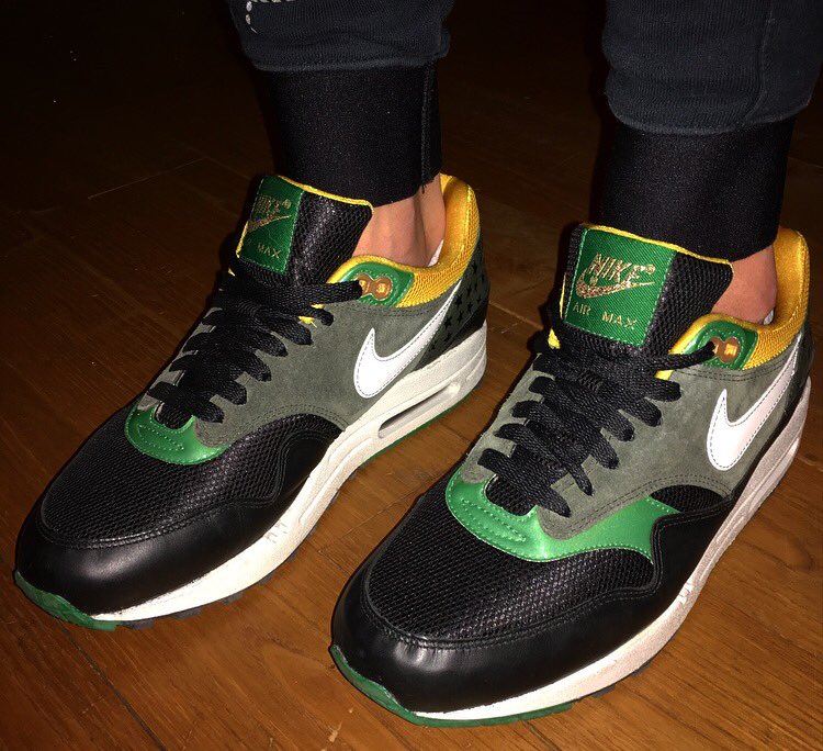 JayMasterJ1's tweet photo. On AIR in the Green &amp; Gold. 💭🇿🇦 #Nike #AirMax #RepYourNation #ShowYourColours #FeetUp #NoPressure #SwooshLife #SneakerGame #CavaTheKicks https://t.co/D6JLfkFeEC