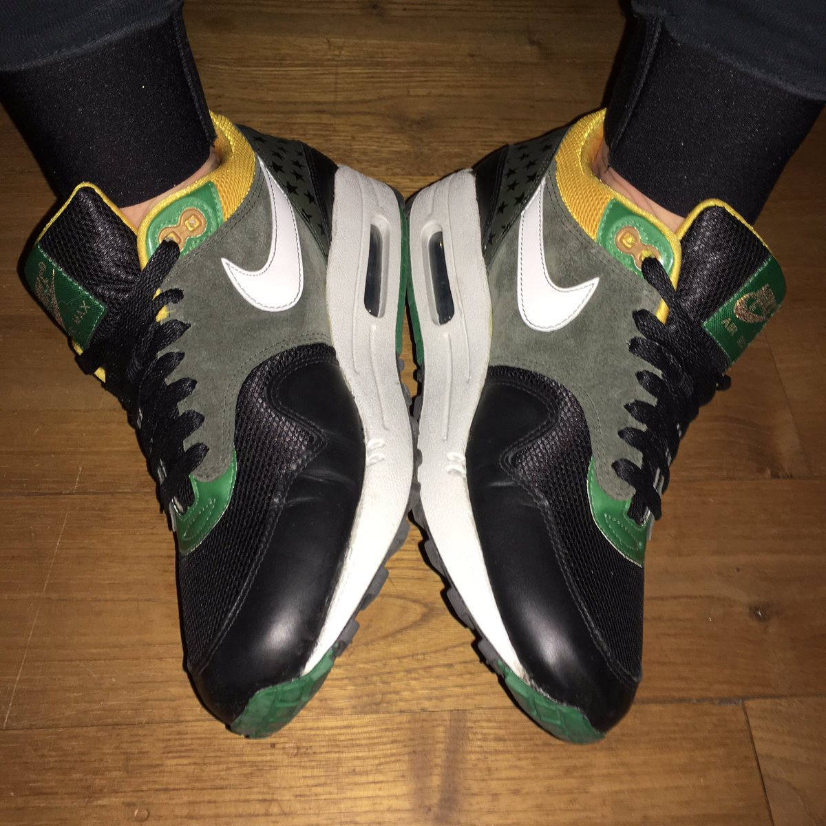 JayMasterJ1's tweet photo. On AIR in the Green &amp; Gold. 💭🇿🇦 #Nike #AirMax #RepYourNation #ShowYourColours #FeetUp #NoPressure #SwooshLife #SneakerGame #CavaTheKicks https://t.co/D6JLfkFeEC