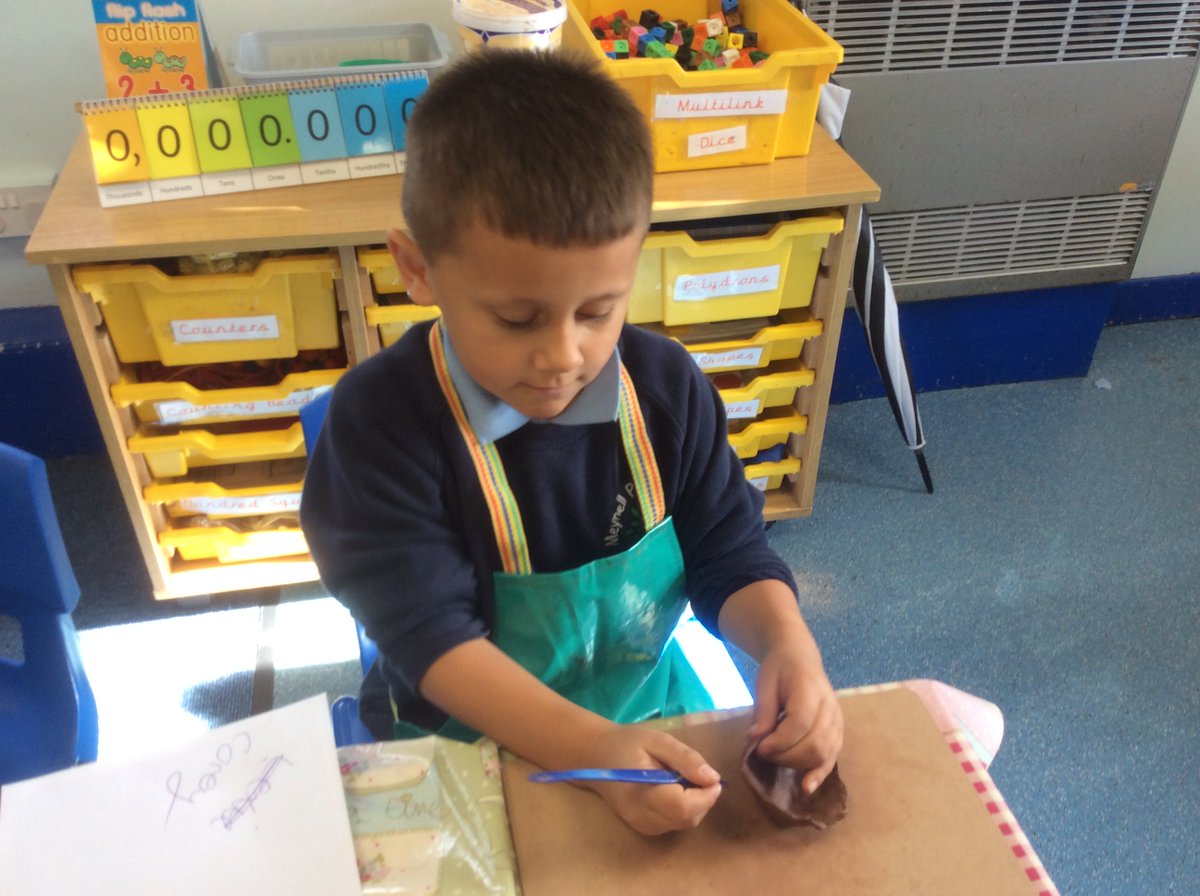 Y2Meynell's tweet photo. Year 2 making clay Divas for our topic symbols of light. https://t.co/mILQA1teOg