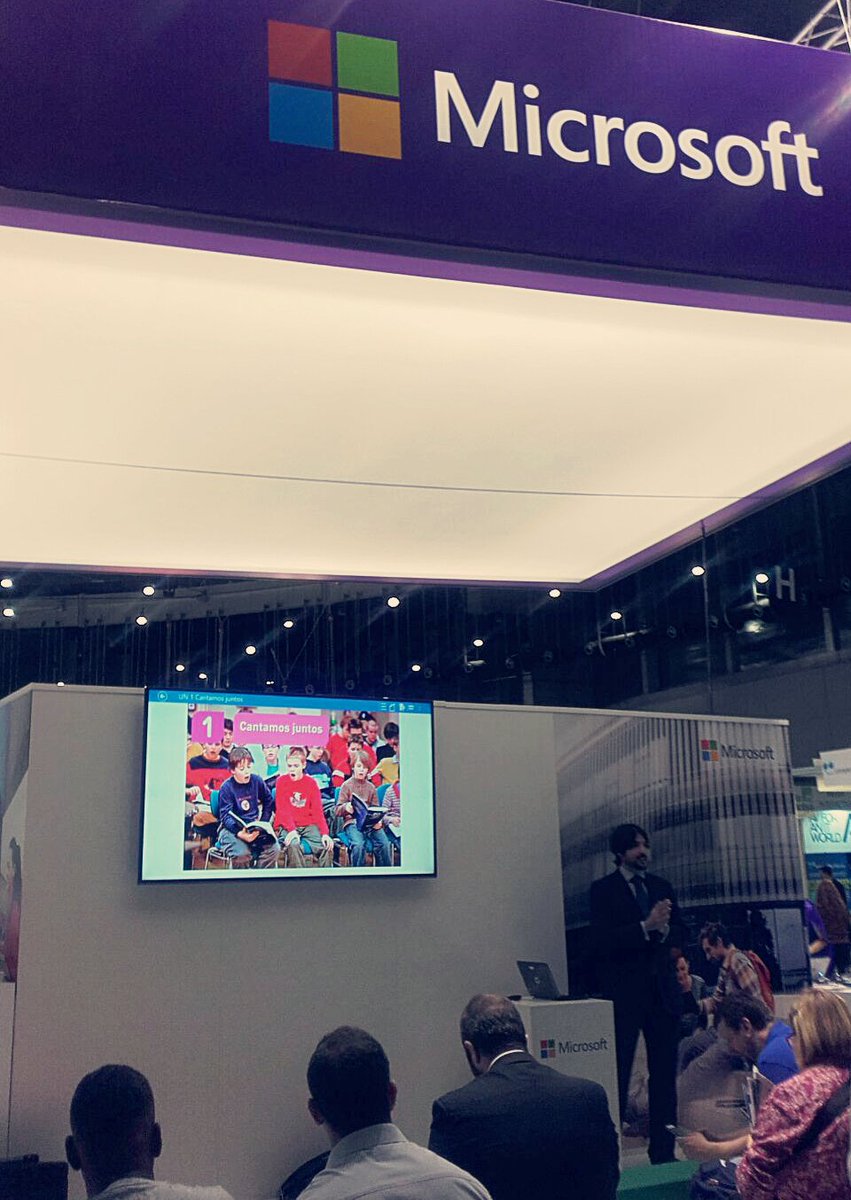EducamosES's tweet photo. Hablando sobre nuestros contenidos digitales en el stand de @Microsoft! @SIMOEDU_ https://t.co/rnquYHhxZc