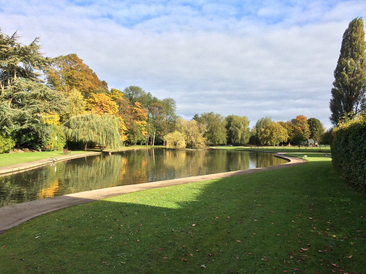 iankerry_'s tweet image. #RowntreePark #York #BishopthorpeRoad @bishyroadnet #park #autumn #Autumnwatch #seasons #wildlife #happy #October #light #space #joyful