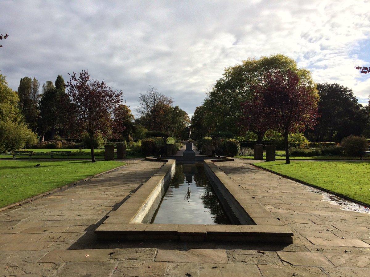 iankerry_'s tweet image. #RowntreePark #York #BishopthorpeRoad @bishyroadnet #park #autumn #Autumnwatch #seasons #wildlife #happy #October #light #space #joyful