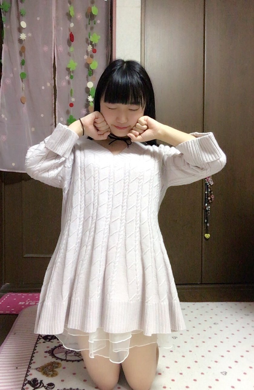 小川穂歌 欲しかったevelynのワンピースgetしましたよ ニットワンピから見えるチュールスカートに惚れた Gt W Lt いっぱい着るぞー 2枚目の真顔感とメイクの薄さ 私服 Evelyn ニットワンピース T Co Yeeh3lj5mf Twitter