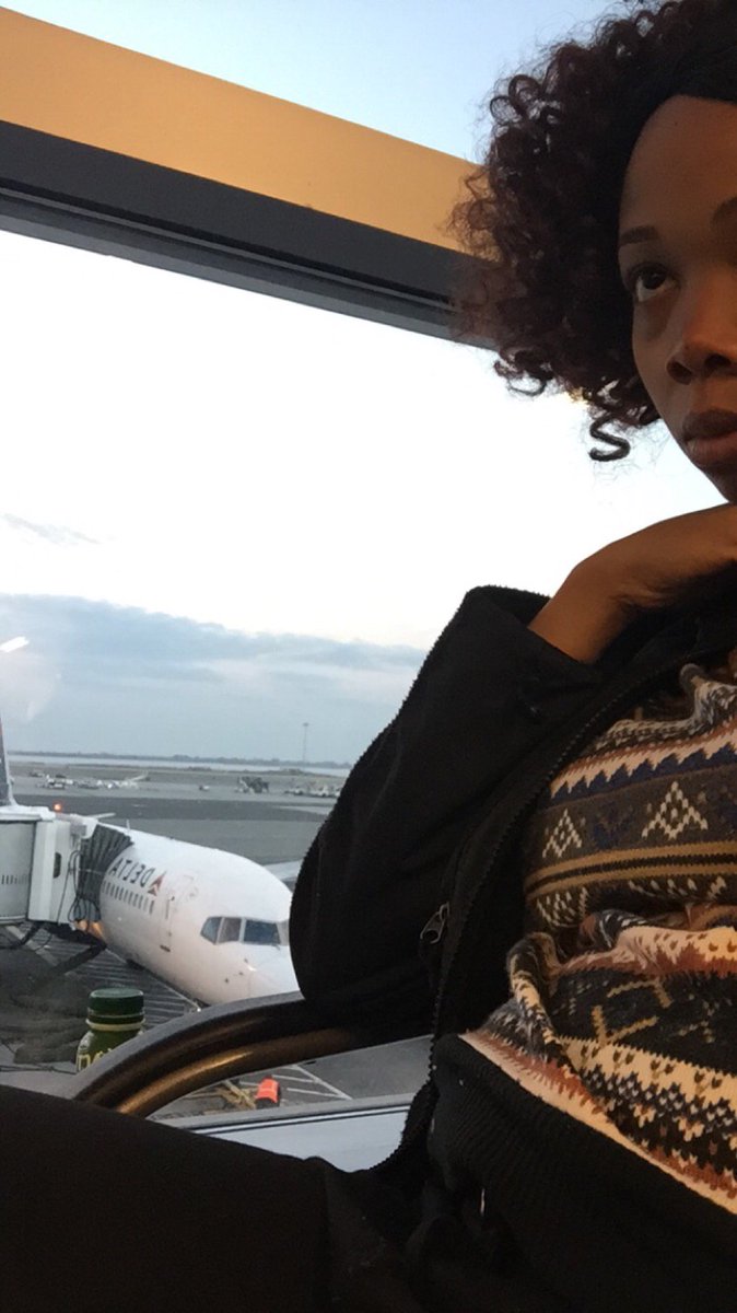 ConnieBoo's tweet photo. Awaiting this Flight.. #FirstStopSeattle (@ John F. Kennedy International Airport) https://t.co/Pa1SSTZbpo https://t.co/Rce5xsQpT5