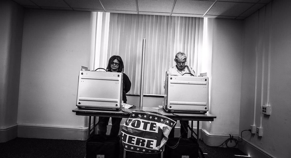 politico's tweet photo. In America's presidential bellwether, Trump still has a lead—but women are peeling off https://t.co/OvG0oRCLoa via @POLITICOMag https://t.co/7KRkQIEV9y