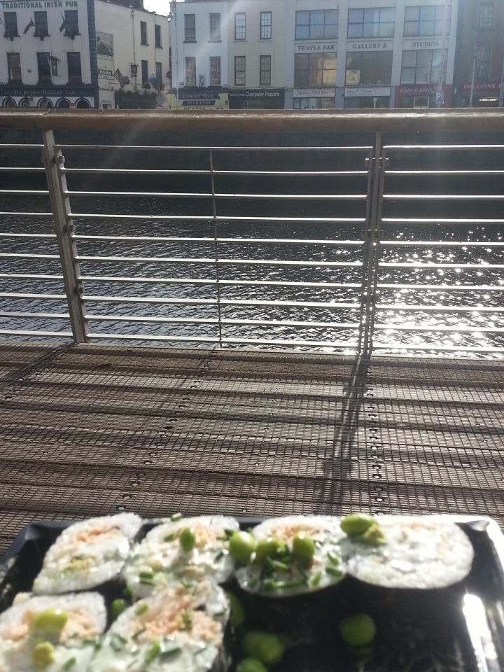 GRAINNECB's tweet photo. lunch on the queys #sun #Dublin #susi #couldbesummer https://t.co/3ixNYvxNGJ
