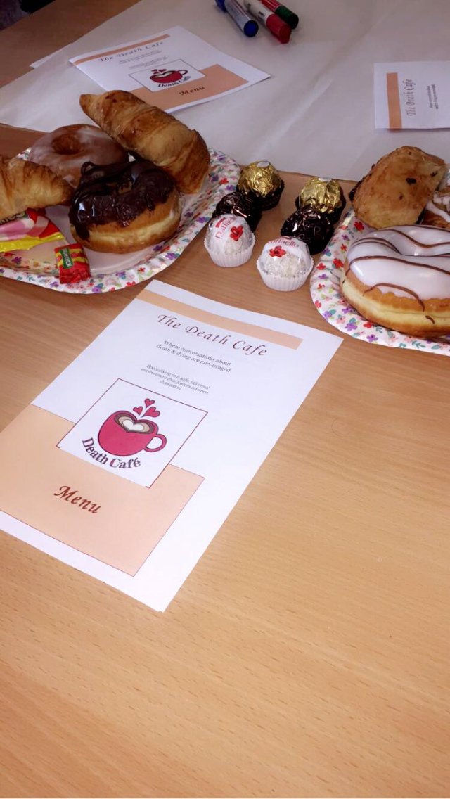 Xkimmccaffrey's tweet photo. #deathcafe what things make a good death? #peace #comfort #dignity #privacy #love #GCU #3rdyearstudents https://t.co/aUoJ0kn1W2