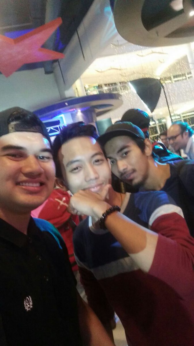 muddatrahman's tweet image. masih menunggu #rockbro #primeworks