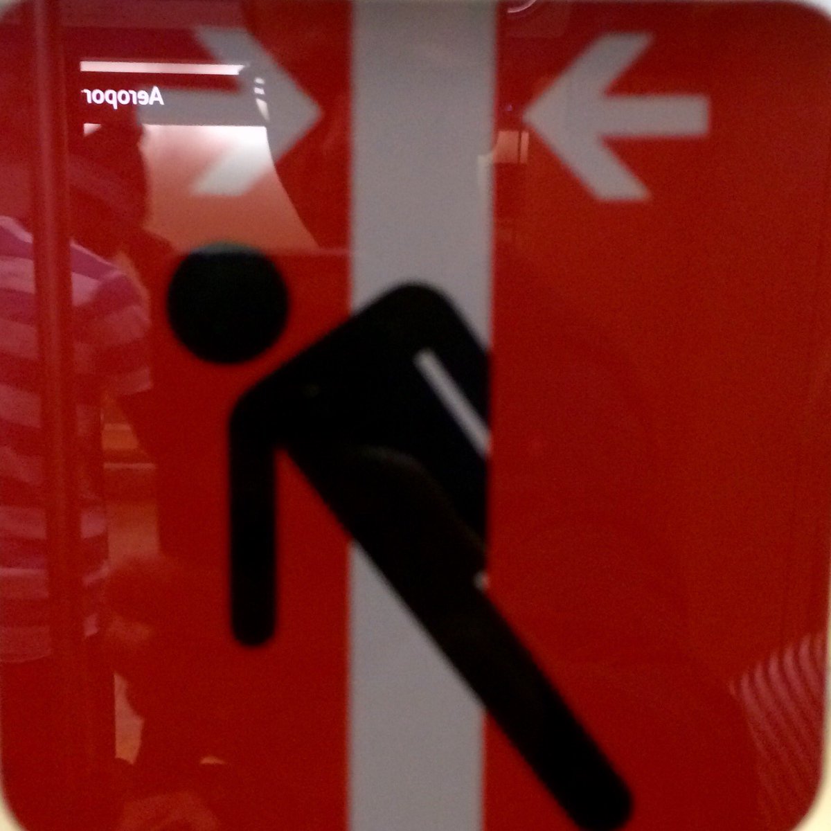 In Portugal heb je zwarte poppetjes met maar een schouder die, komend vanuit een witte achtergrond, rode kleurvlakken in hun kruis krijgen.