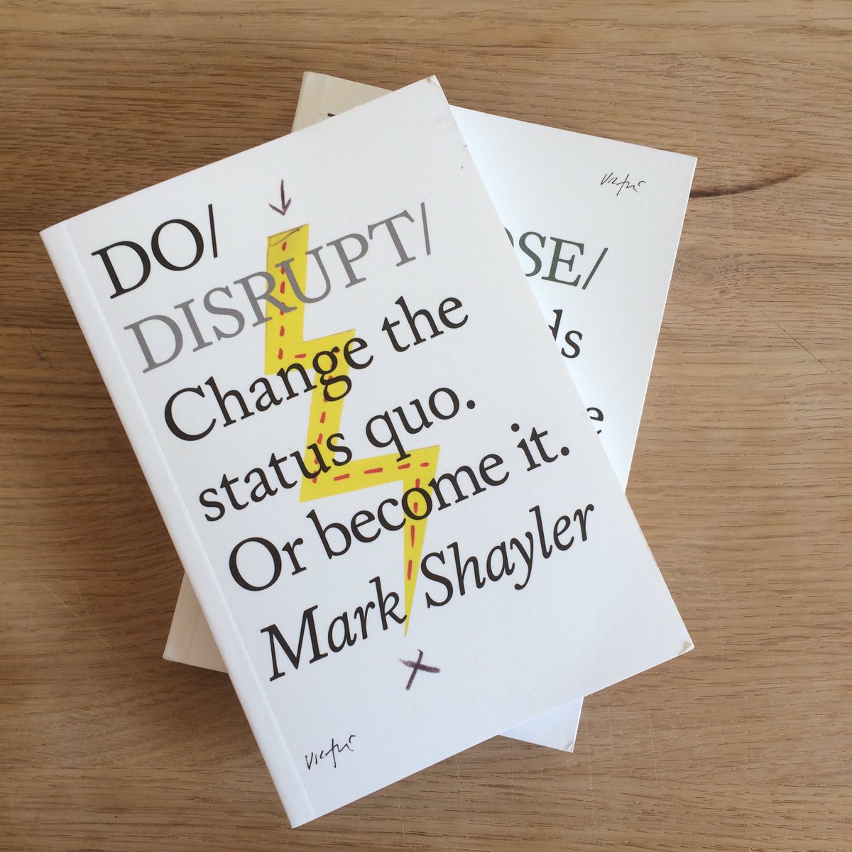 sarahjanefarmer's tweet photo. Today's #laposte goodybag includes these delicious #DObooks espousing the #DOing of stuff from @DoLectures #DOdisrupt #DOpurpose #brainfeed https://t.co/GX4FxAE4KO