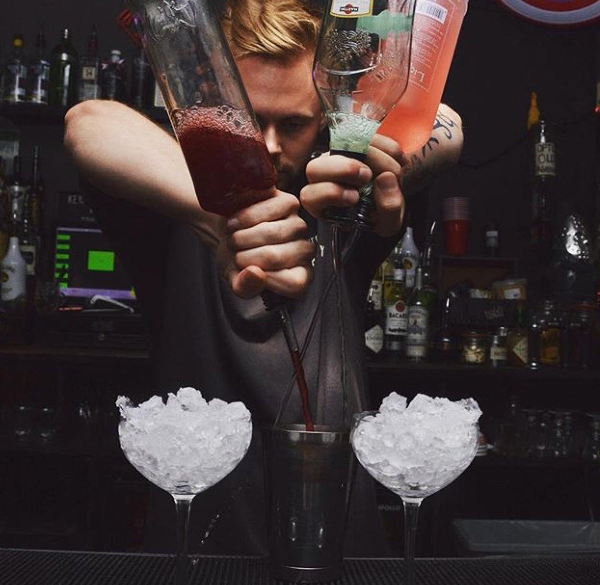 Fancy being taught how to make cocktails by one of the best cocktail shakers in Worcester? Perfect for hen and stag do's #Worcestershirehour