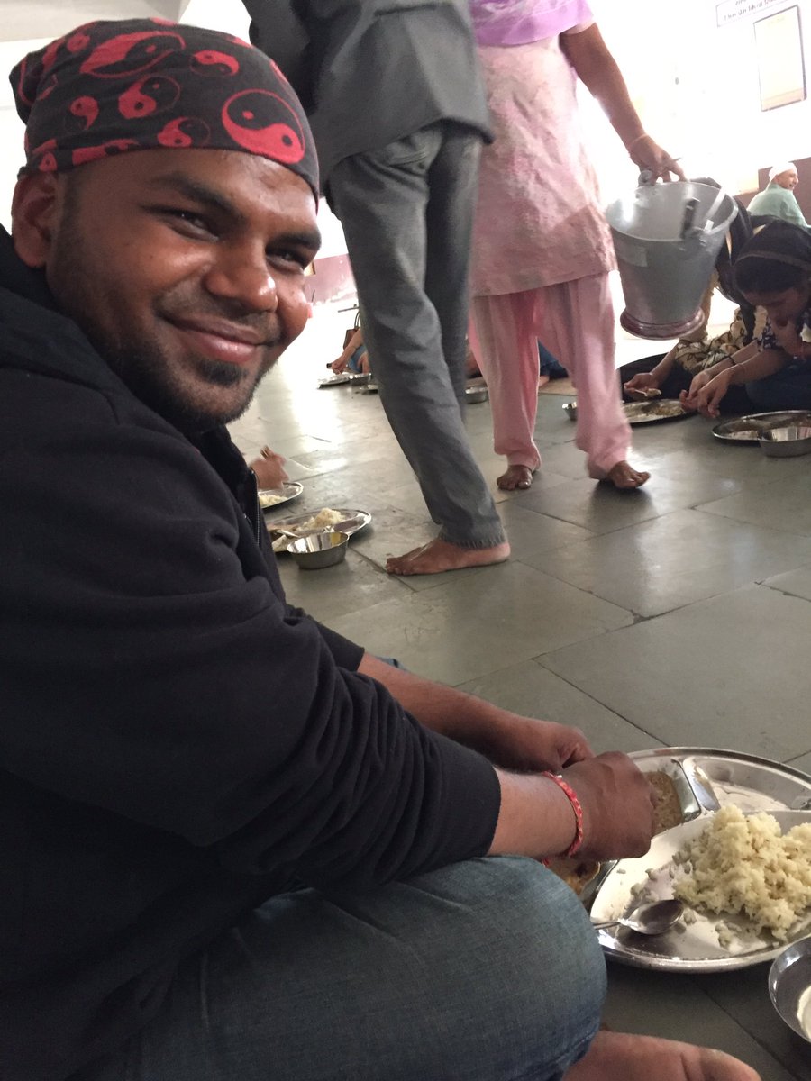 Explorationtrav's tweet photo. Back at the #Claridges; will meet our Spark Your Inner Flame group in 1 day. This is #Ashish, our beloved #Indebo leader #India #Indiatravel https://t.co/2Hkda1NO9F