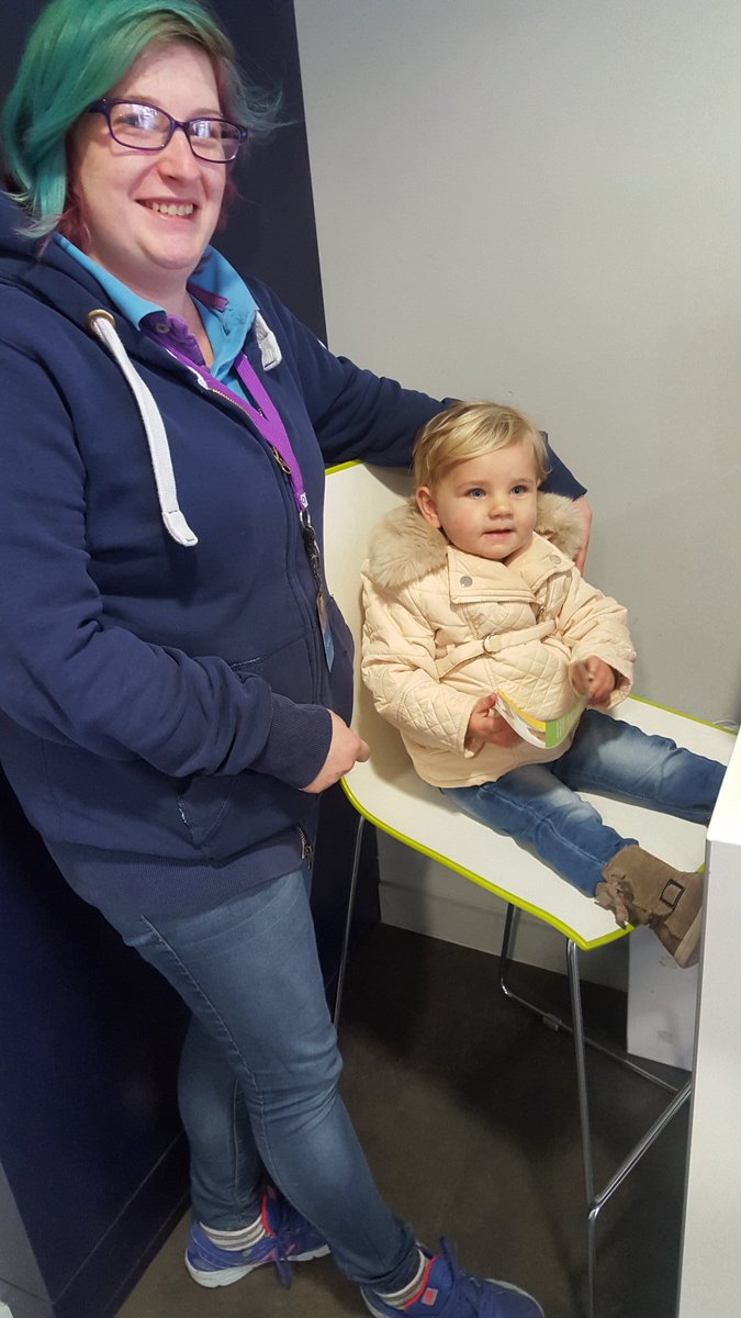 StavrosAvgousti's tweet image. #O2SmallTalks Sonia and little Elsie. Starting young ☺ @lindasfjones @TalkDirectLeeds #NSPCC