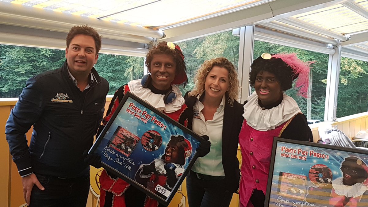 Gister waren we bij de perspresentatie van <a href="/PartyPietPablo/">Party Piet Pablo</a> <a href="/dejulianatoren/">Kinderpretpark Julianatoren</a> <a href="/OAproducties/">Onder Andere Pr.</a> Binnenkort in het theater! theatersinnederland.nl/mega-sint-show/