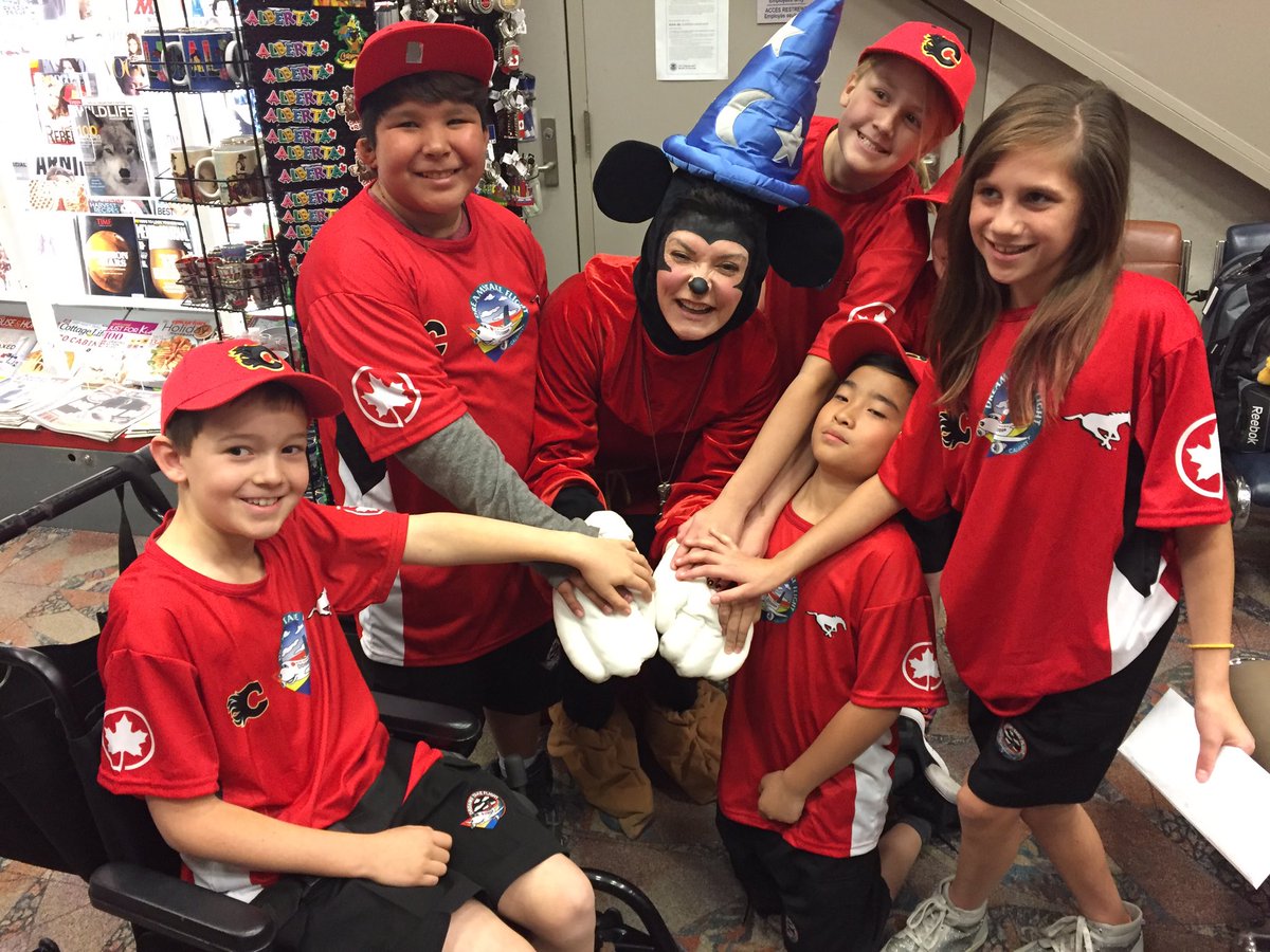 Mookalicious's tweet image. Everybody ready for @Disneyland?! @DreamsYYC about to leave #yyc for sun &amp;amp; fun. #teampluto #dreamsyyc