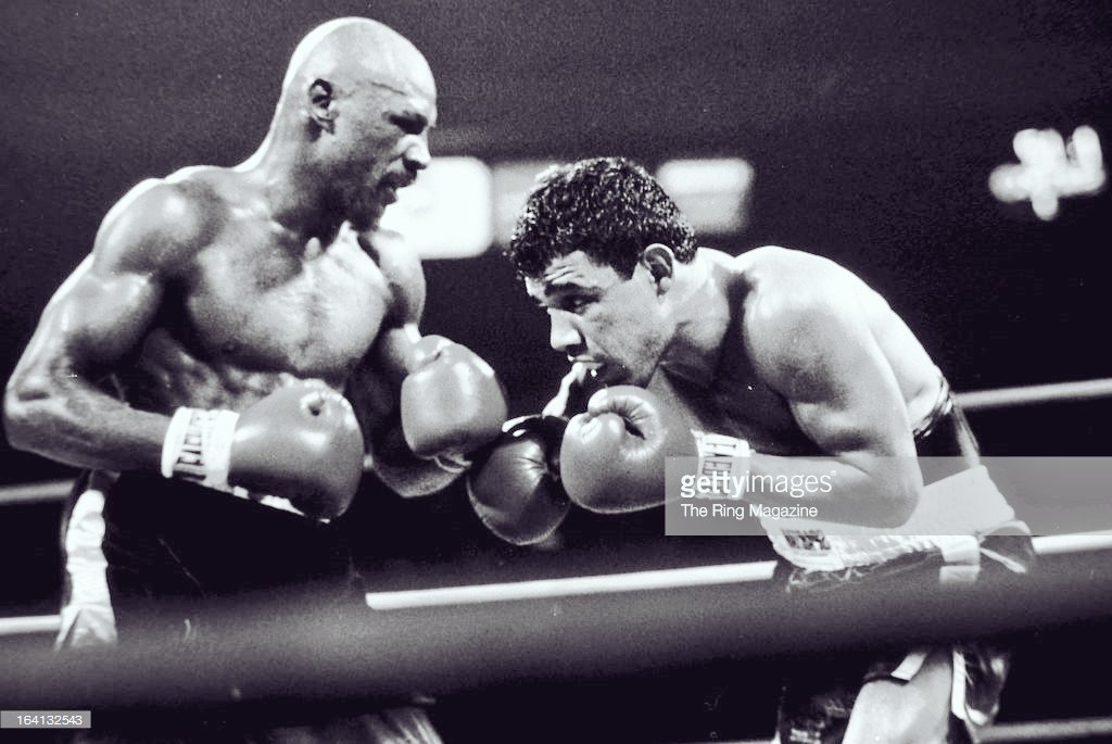 BoxingOTD's tweet image. Mustafa Hamsho looks to block punches from Marvin Hagler #OnThisDay in '84 @TheGarden Hagler won the WBC WBA IBF middleweight titles
#Boxing