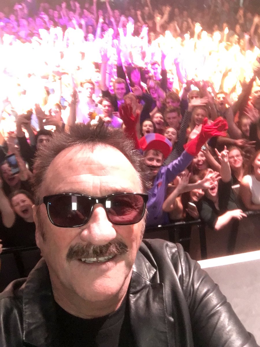 ross-baxter-rosswbaxter-twitter