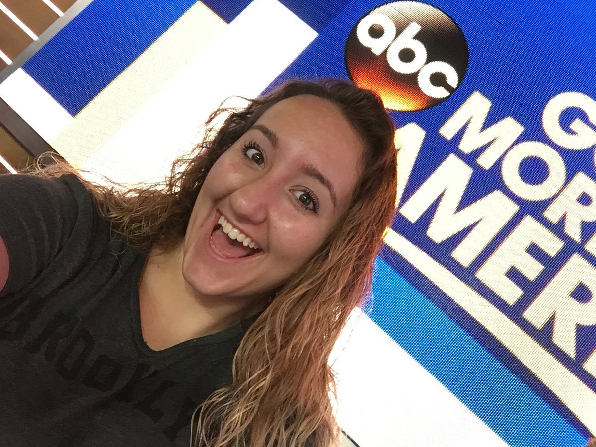 bmaldy_21's tweet photo. CELEBRATING MY SWEET 16 in NYC!! @TomKellyShow #GMAcafe https://t.co/sc5CT124fp