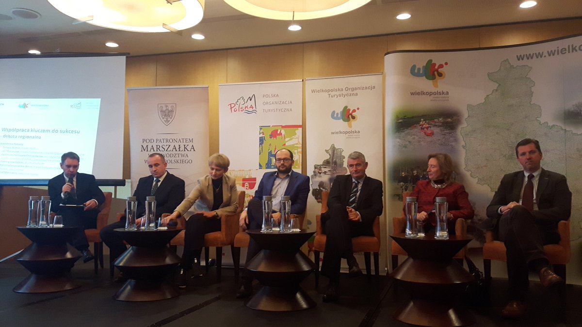 kh_pater's tweet photo. #Poznań przywital deszczem ale atmosfera gorąca :) @jMazurczak @batlomiej @JacekJax  i kolejna debata @POT_GOV_Pl https://t.co/hWVjOOCJNp