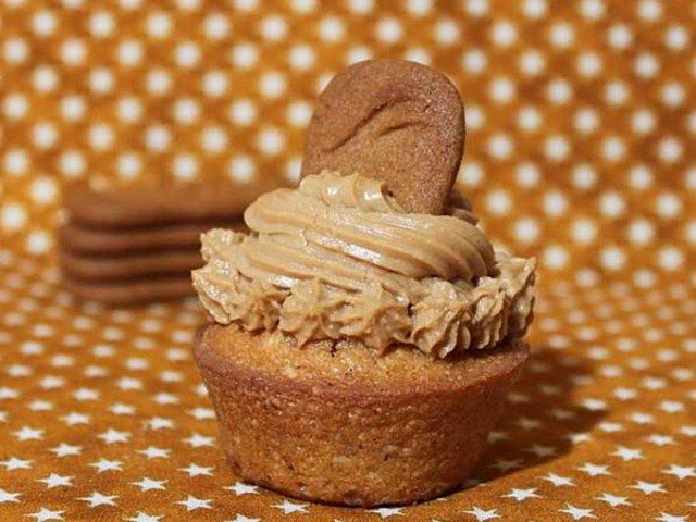 HeavenCakesfr's tweet photo. @TastyMuffinsFr A #speculoos cupcake? What do you think? I think it's perfect for #autumn.
#cupcake #yummy #iesegSMM https://t.co/AggpdBJcH0