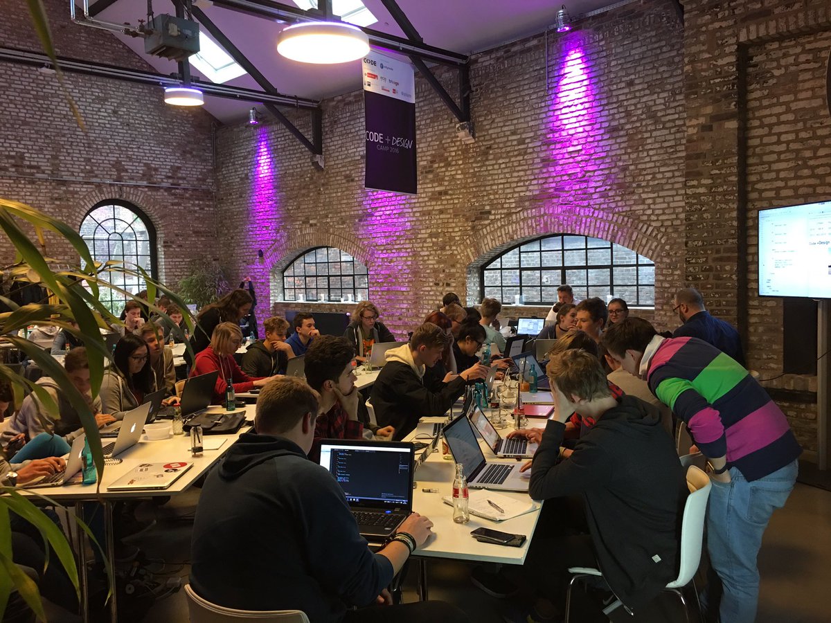 maphido's tweet photo. Auch am zweiten Tag sind die Teilnehmer auf dem @codecamp2016 konzentriert bei der Arbeit. Nachwuchs für die @CodeUniversity? #codedesign16 https://t.co/f6HeYJkdmV