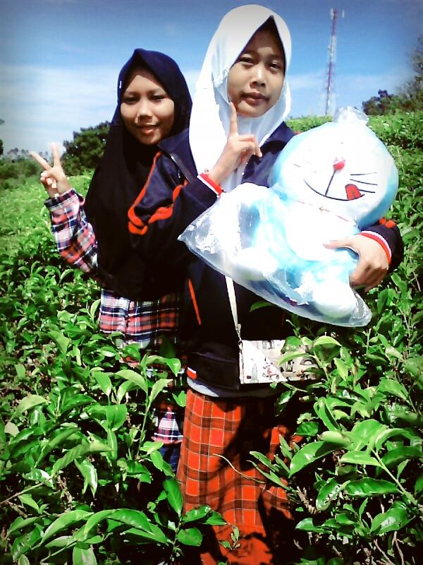 Rifah_00's tweet photo. With Alvi☺😊 https://t.co/KYX3Mjl9pY