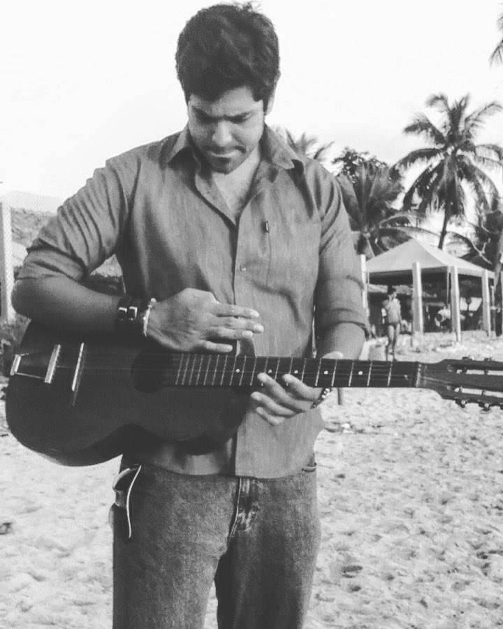Daham_K's tweet photo. Behind the scenes #musicvideoshoot #blackandwhite #helloagaintwitter https://t.co/DeoNHvYAnV