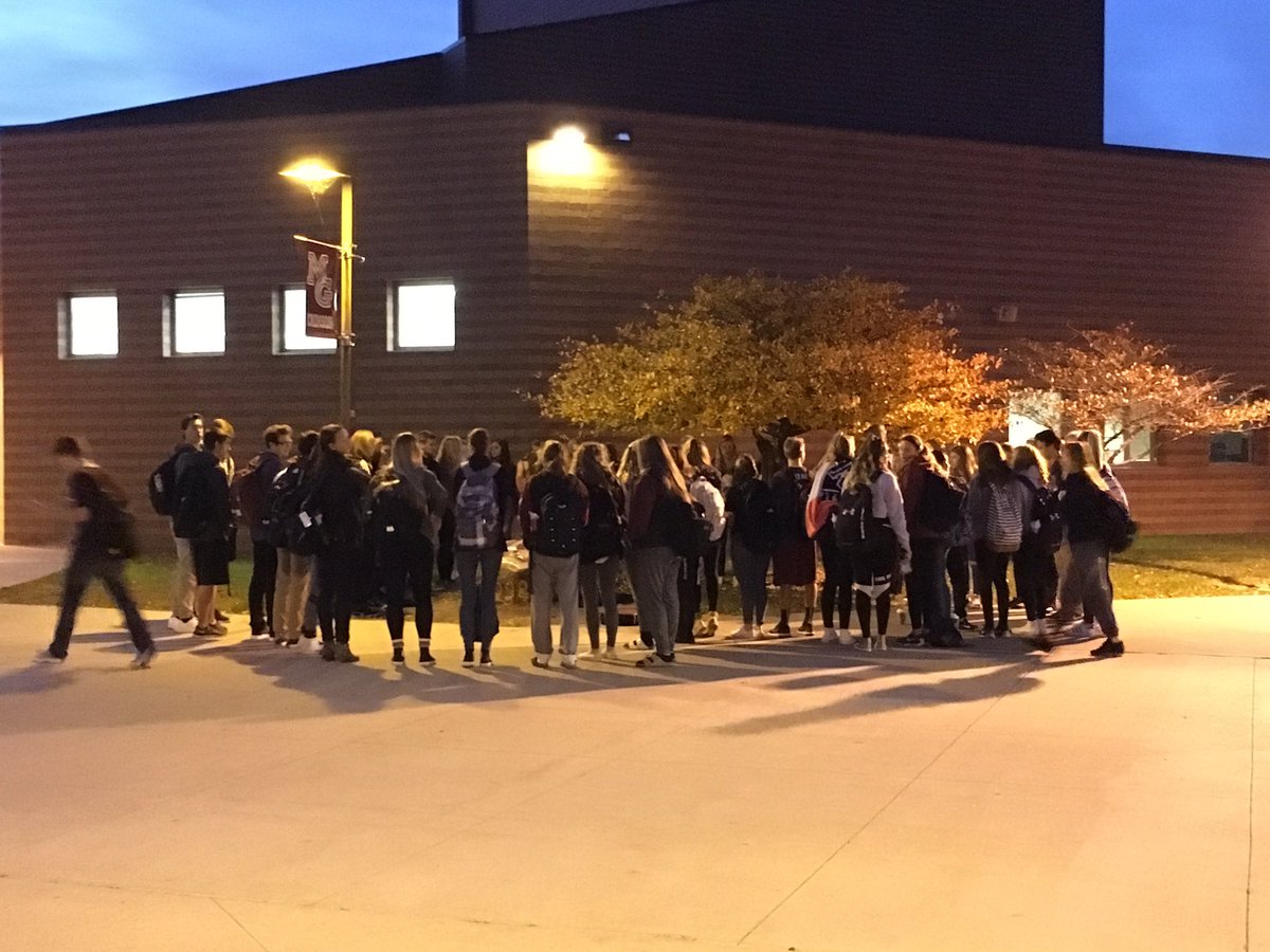 JBourbonais14's tweet photo. @MGFCAPrayers lots of kids out praying this morning for the Roehl family #9er https://t.co/k6gk2TNo4S