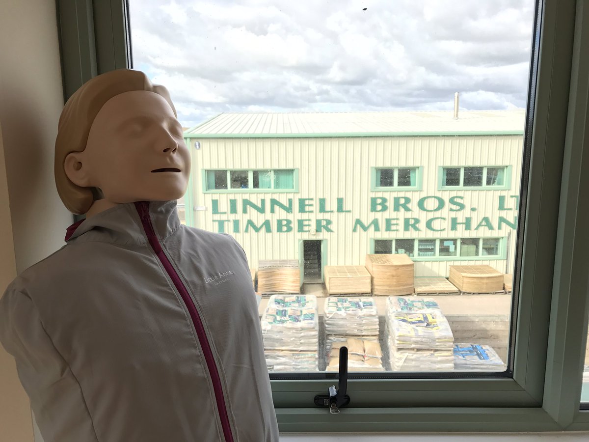 shackleton_sol's tweet image. We're teaching again today @LinnellBros timber merchants. Great enthusiastic students now equipped to save lives.