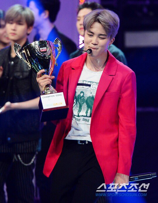 stillwithen's tweet photo. he is so happy im happy https://t.co/KaKRgH2KRB