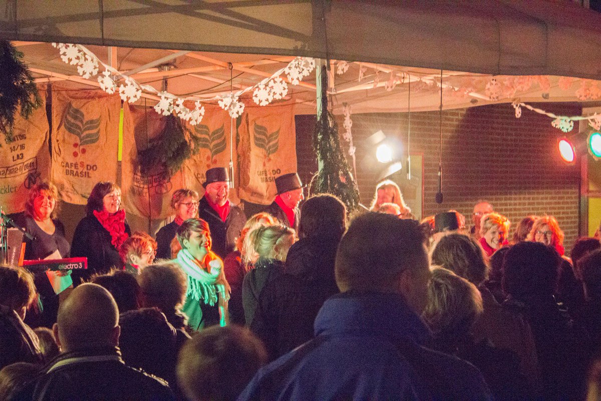 Optreden 16 december #Bedum #CharlesDickens markt.
Meer info:facebook.com/events/1103183…
#Welkom #kerst
